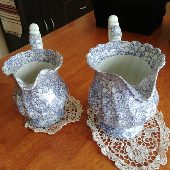 Set of 2 Jar Blue White victorian Floral Ceramic Pitchers 5.5 and 7 inch Ruffled - Picture 3 of 8